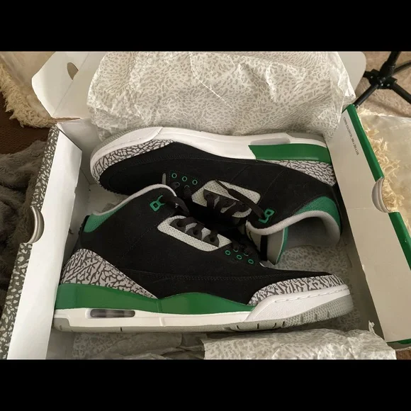 Jordan | Shoes | Size3 Men Only Worn Once Pine Green Retro  display picture 2